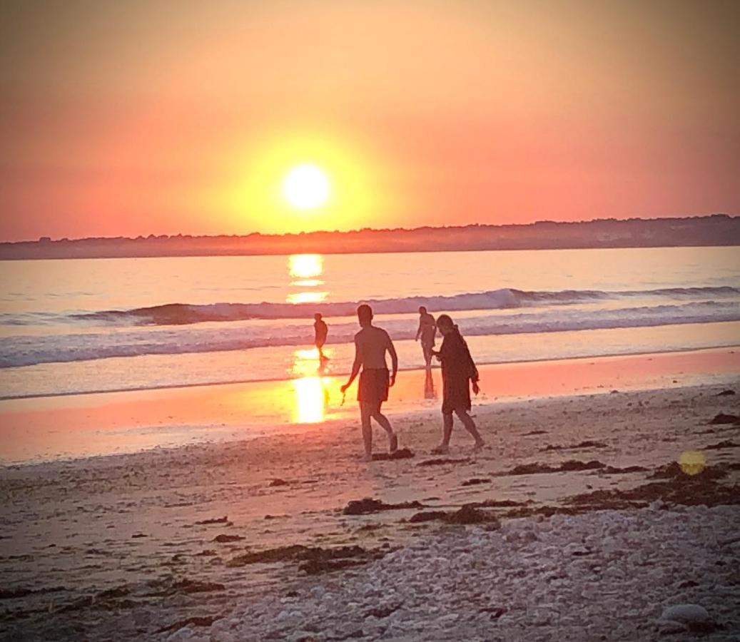 Logis Hotel & Restaurant Les Mouettes - Larmor Plage, Proche De Lorient 外观 照片